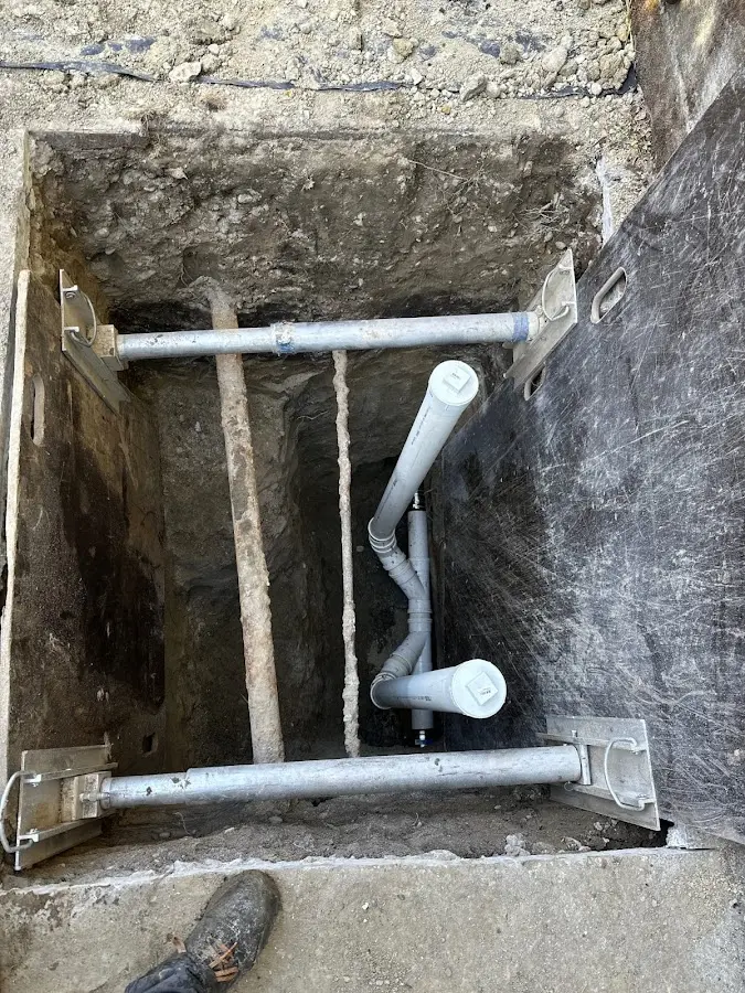 Experienced plumber completing Drain Cleaning work in Maryland Heights